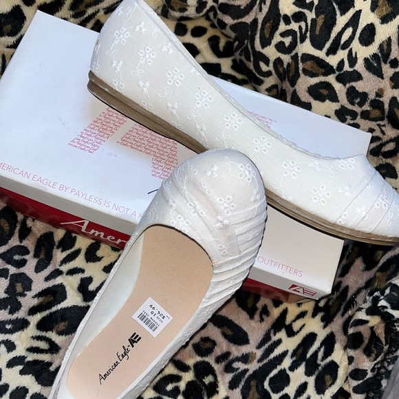 American Eagle fabric cream flats - Picture 3 of 7